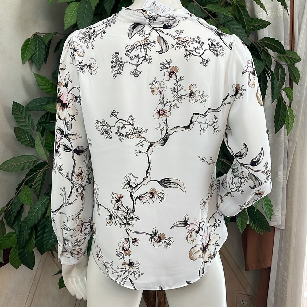 WHBM FLORAL PRINT BLOUSE - Picture 8 of 11